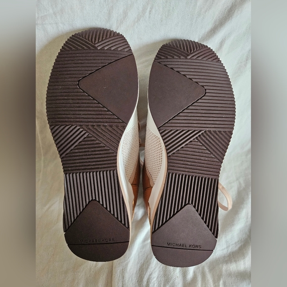 Michael Kors Soft Pink Georgie Trainer US 8.5M - Picture 8 of 8